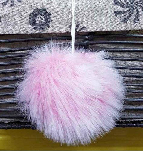 помпон бело розовый искусс