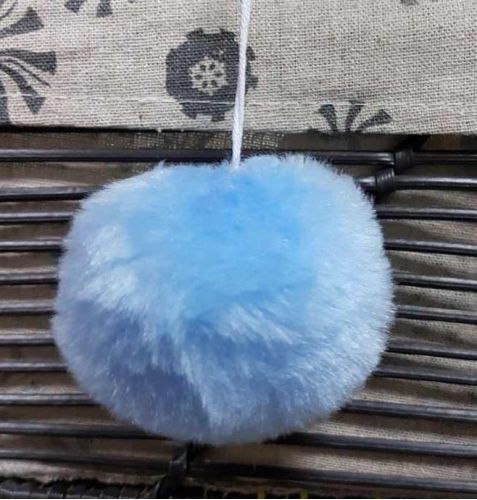 помпон голубой