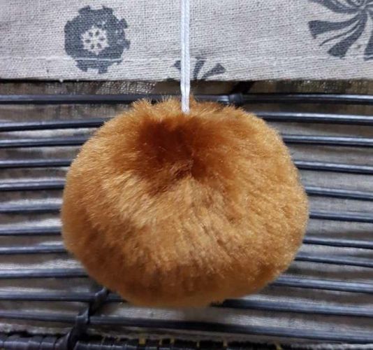 Помпон искусств коричнев